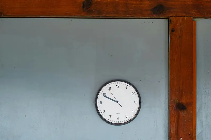 How Many Working Hours Are in a Year? Complete Guide